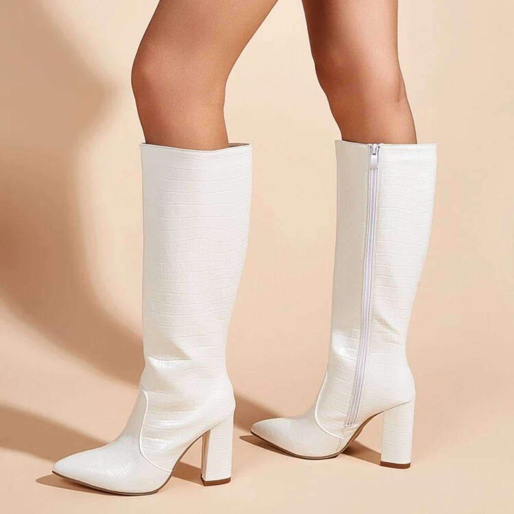 White Point Toe Crocodile Boots